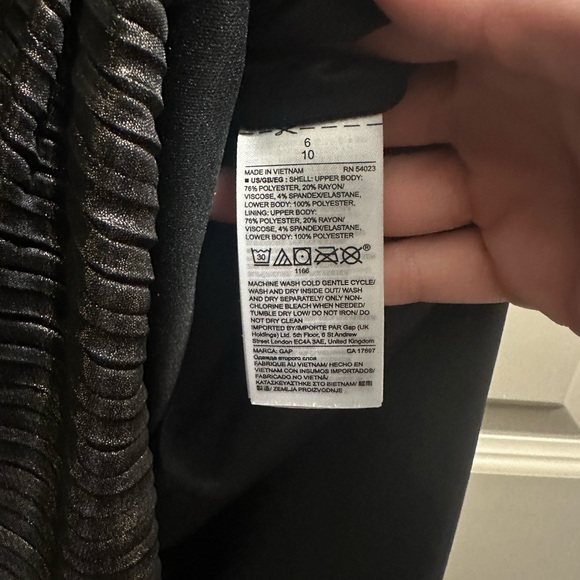 Gap Black and Metallic Pleated Midi Sleeveless Dress - Picture 3 of 6